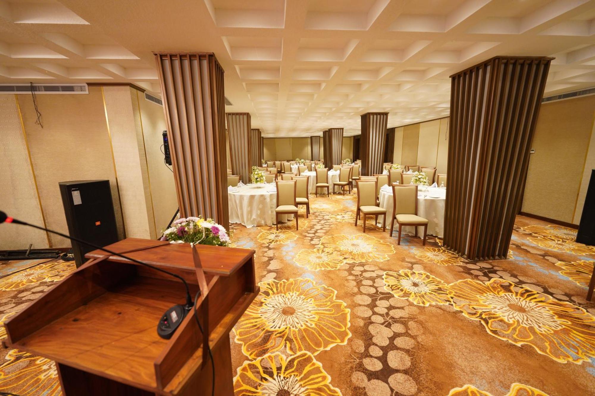 Hotel Grand Amanee Ratnapura Eksteriør bilde