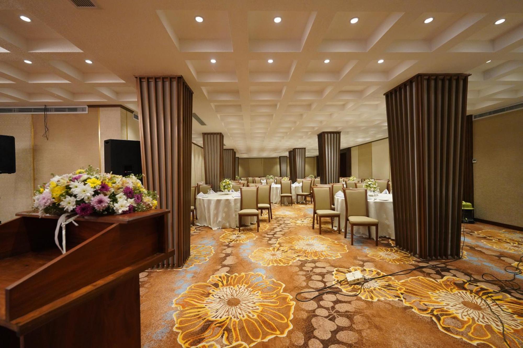Hotel Grand Amanee Ratnapura Eksteriør bilde